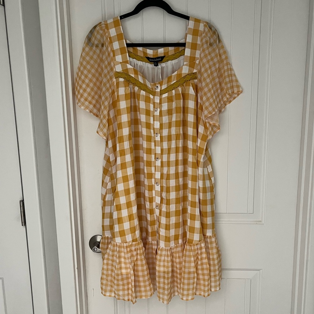 Davi & Dani Short Sleeved Dress